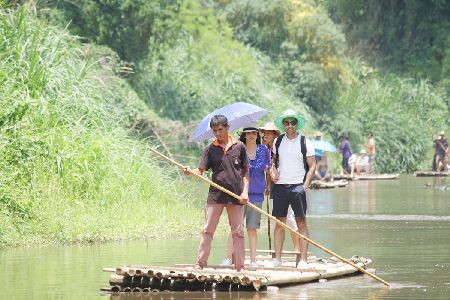 SV211 ELEPHANT RIDING & BAMBOO RAFT – DOI SUTHEP TEMPLE